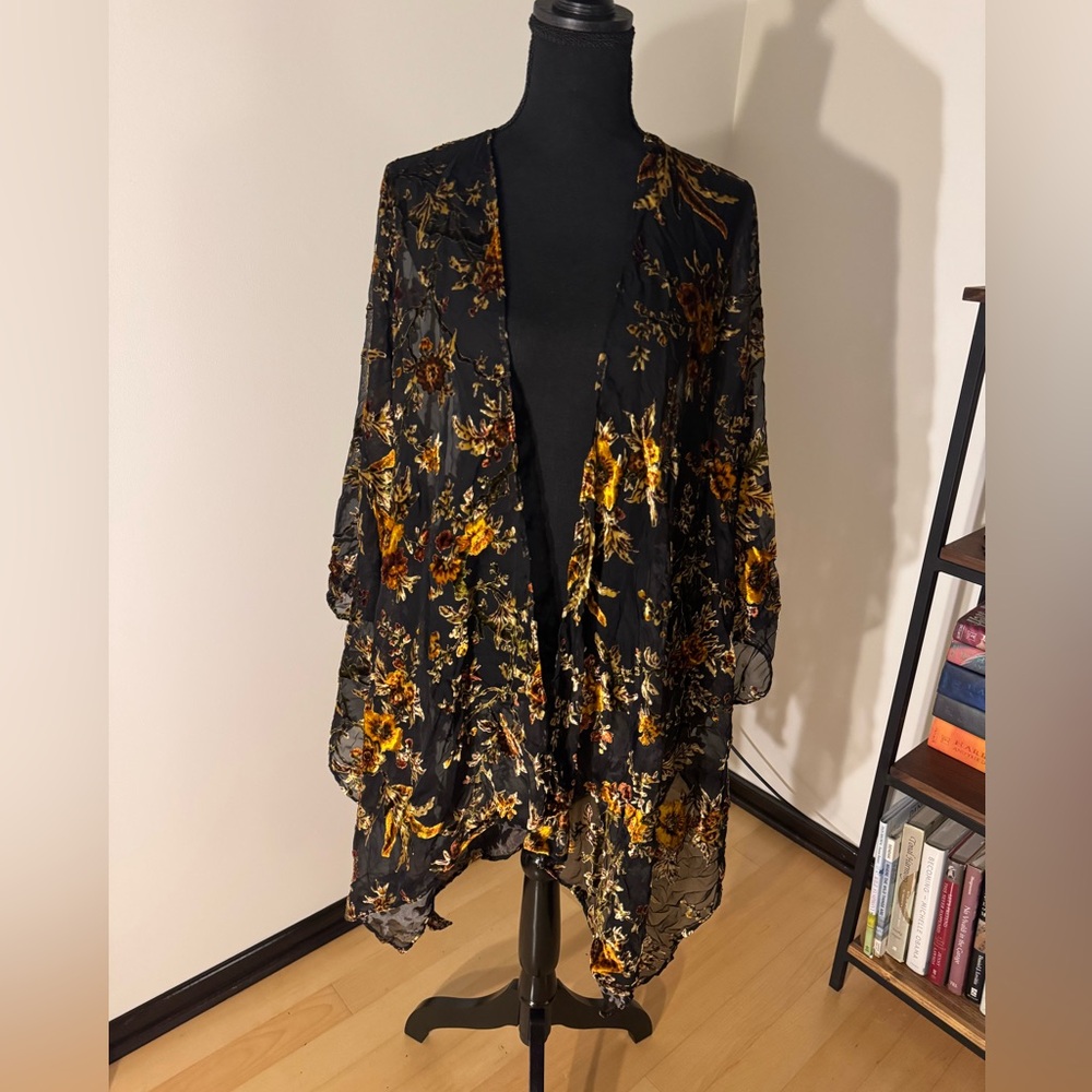 Torrid Black and Gold Floral Kimono